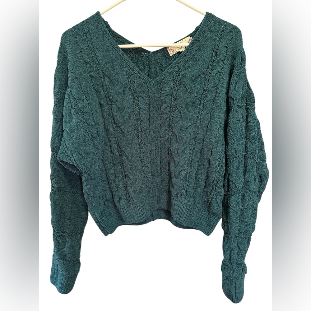 Pink Rose Green V-Neck Sweater | Soft Women’s Sweater Size Medium